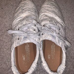TOMS women’s tennis shoes